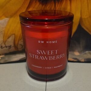 DW Home Sweet Strawberry Candle - Vibrant Red